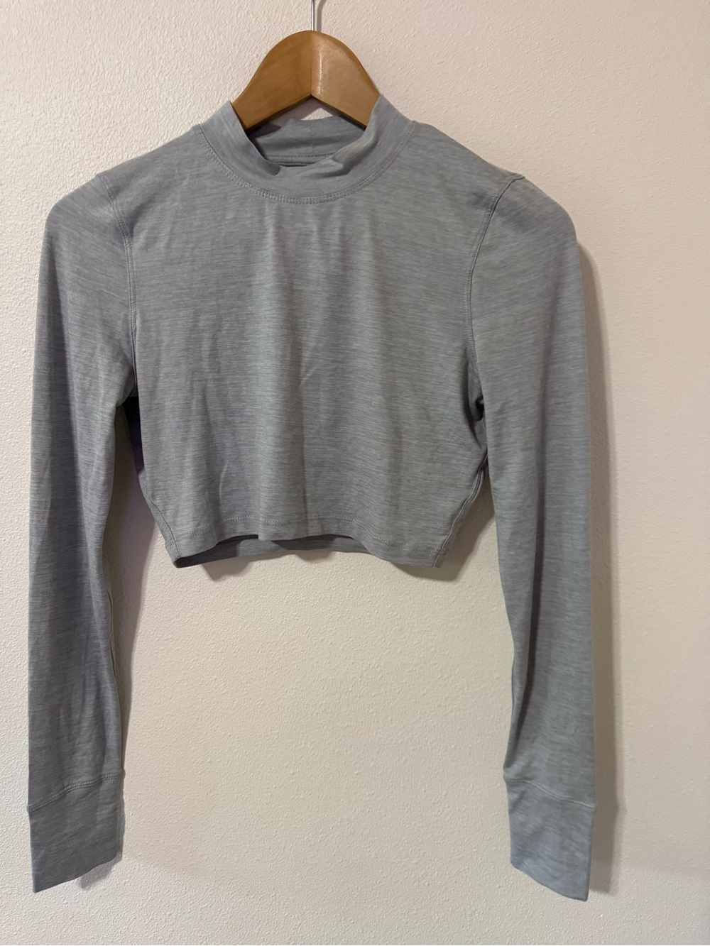 Vuori Mock Neck Long Sleeve Crop Top Heather Gray Athleisure VW1021-Small